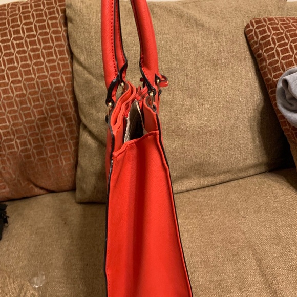 GUESS purse - Picture 2 of 4